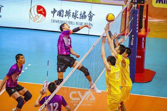 关于排球公开赛上演强强对话,荆楚犀牛队鏖战江南飞鹰队,多点开花奏效;复盘值得玩味的信息 关于排球公开赛上演强强对话,荆楚犀牛队鏖战江南飞鹰队,多点开花奏效;复盘值得玩味的信息