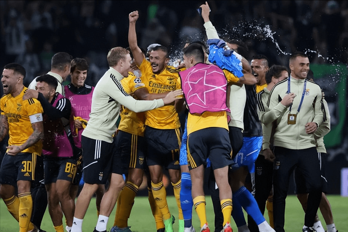 中国九游体育-包含里昂发布备战花絮，今夜刷新队史纪录，葡超任务艰巨，医务组通报恢复的词条