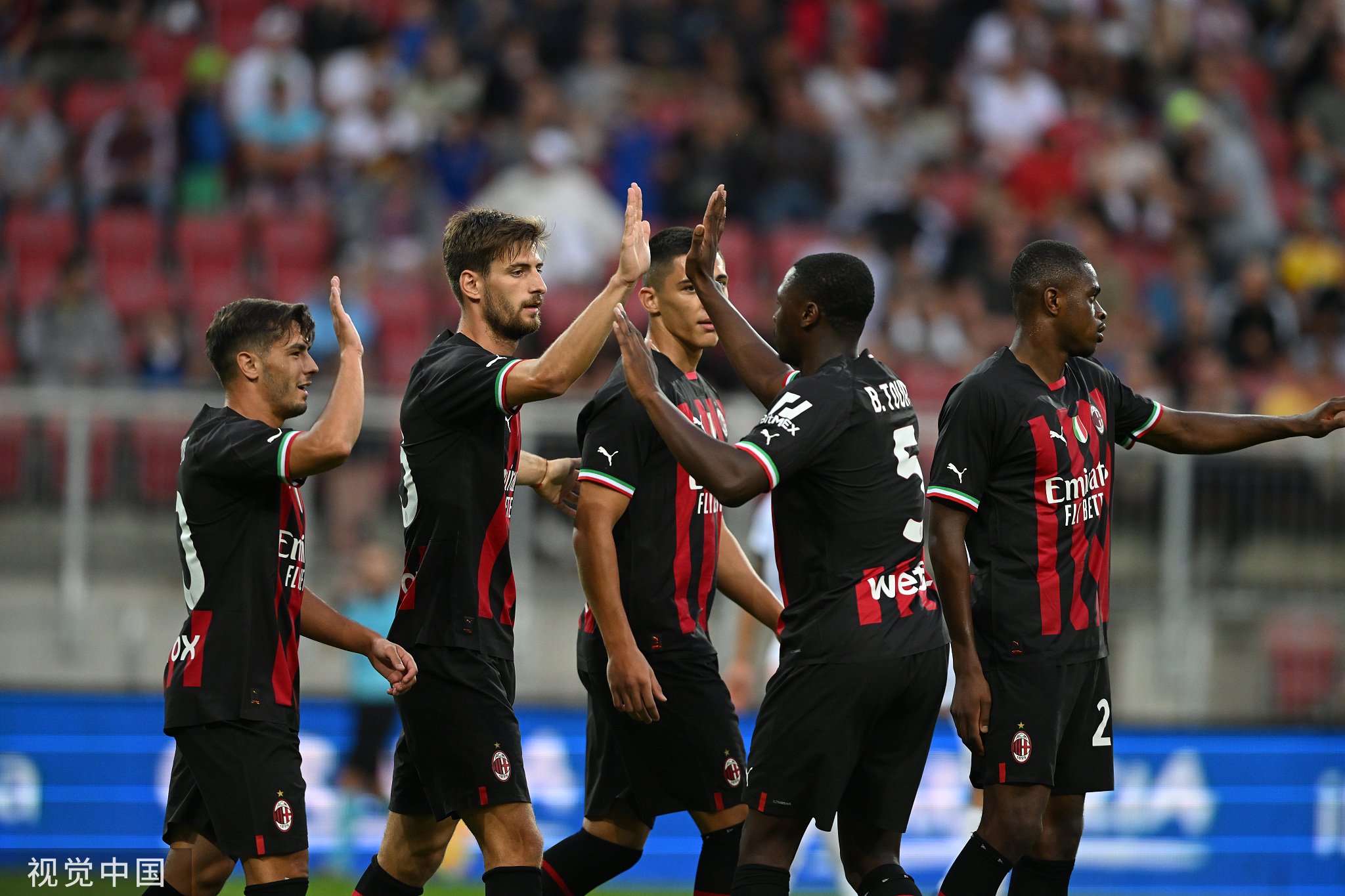 网页版登录入口-包含里程碑夜AC米兰止住颓势；德甲窗口期刷纪录；管理层满意；纪律约束更严格的词条