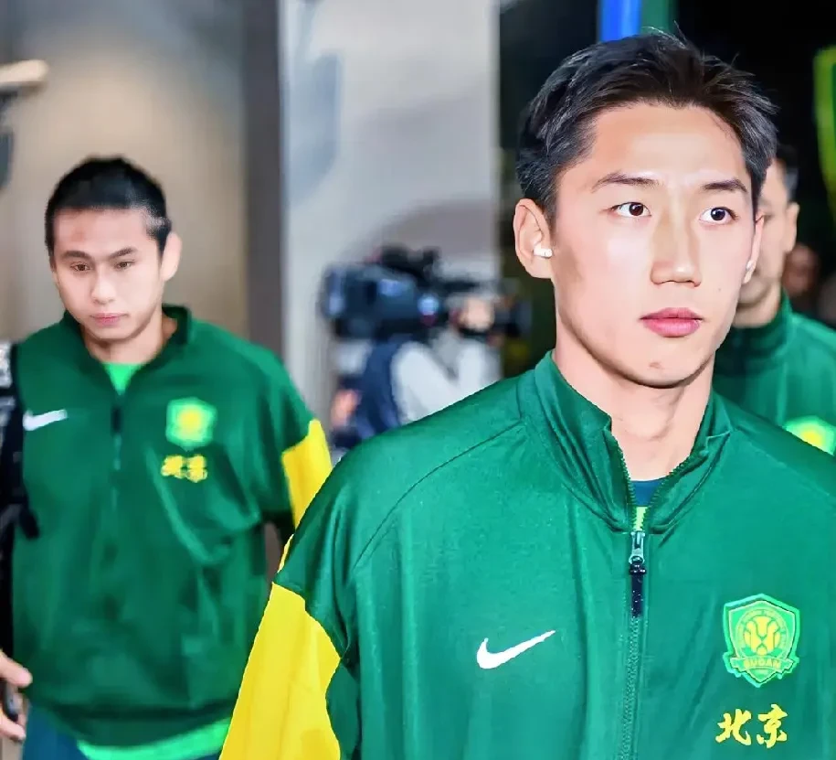 西甲赛后再迎强敌，北京国安队长鼓劲，主帅态度——气氛紧张，年轻球员得到机会的简单介绍