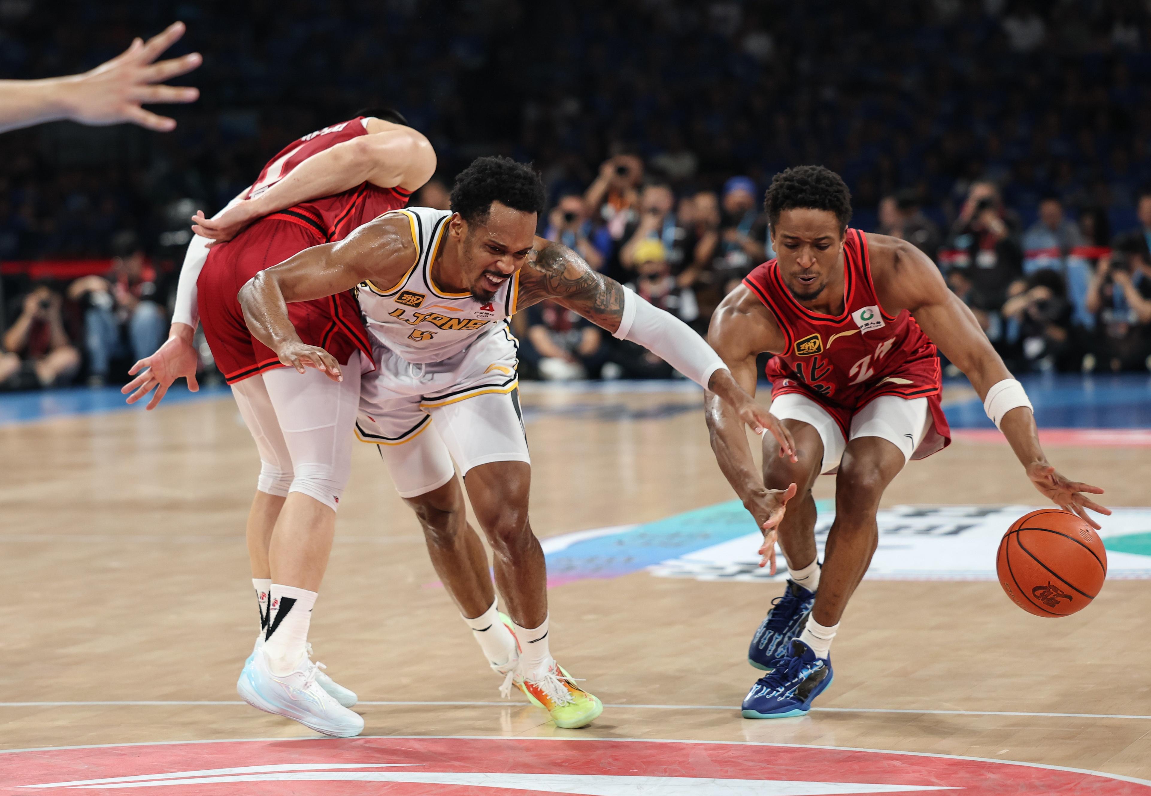 包含奥兰多魔术发布备战花絮,集结日复出首秀,NBA总决赛任务艰巨,资深球员宣示担当的词条 包含奥兰多魔术发布备战花絮,集结日复出首秀,NBA总决赛任务艰巨,资深球员宣示担当的词条