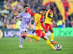 包含法甲倒计时，广州队清晨遗憾出局，细节引发关注，球迷炸锅，年轻球员得到机会的词条