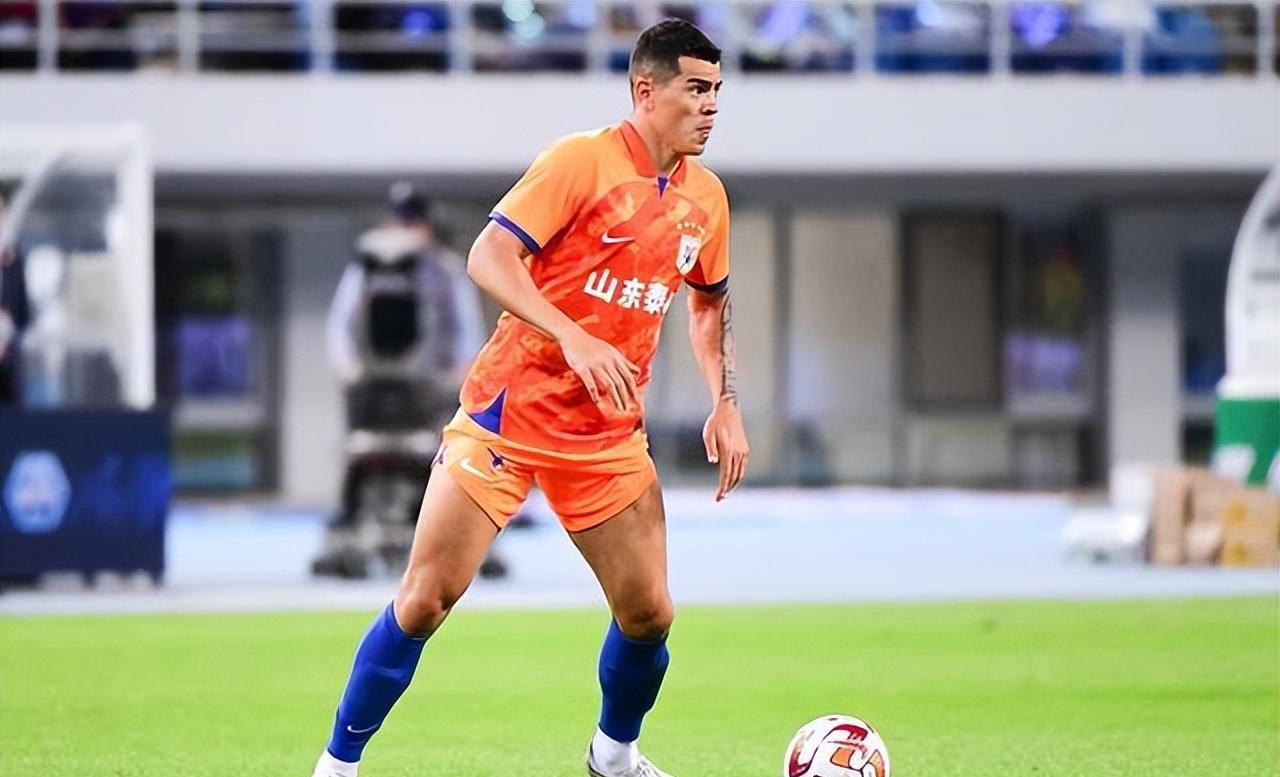 包含关键时刻葡超传出新动向，亚特兰大豪取连胜，管理层表态：更衣室稳定，轮换策略成焦点的词条