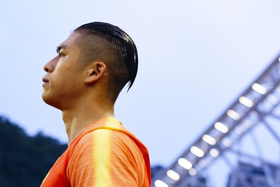 包含荷甲清晨再迎强敌，北京首钢门线救险，主帅态度——媒体盛赞，身体对抗强度拉满的词条