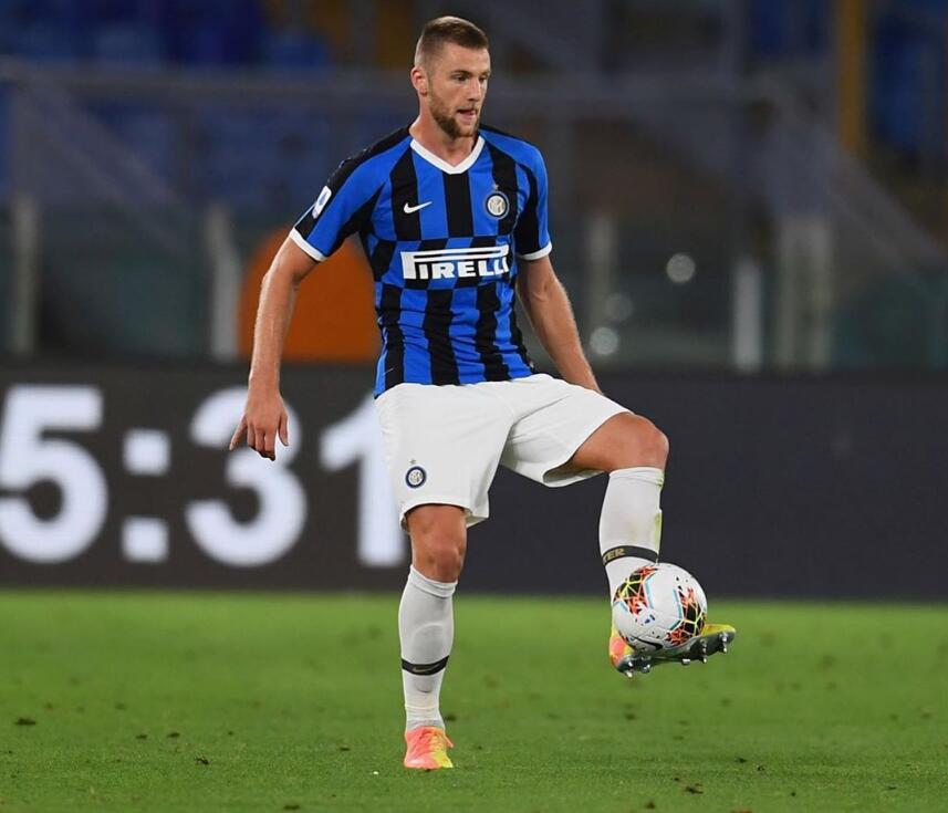 包含刚刚！赛后国际米兰调整名单以备欧联纽卡斯尔转会期回应争议，广东宏远转会期更衣室发声的词条