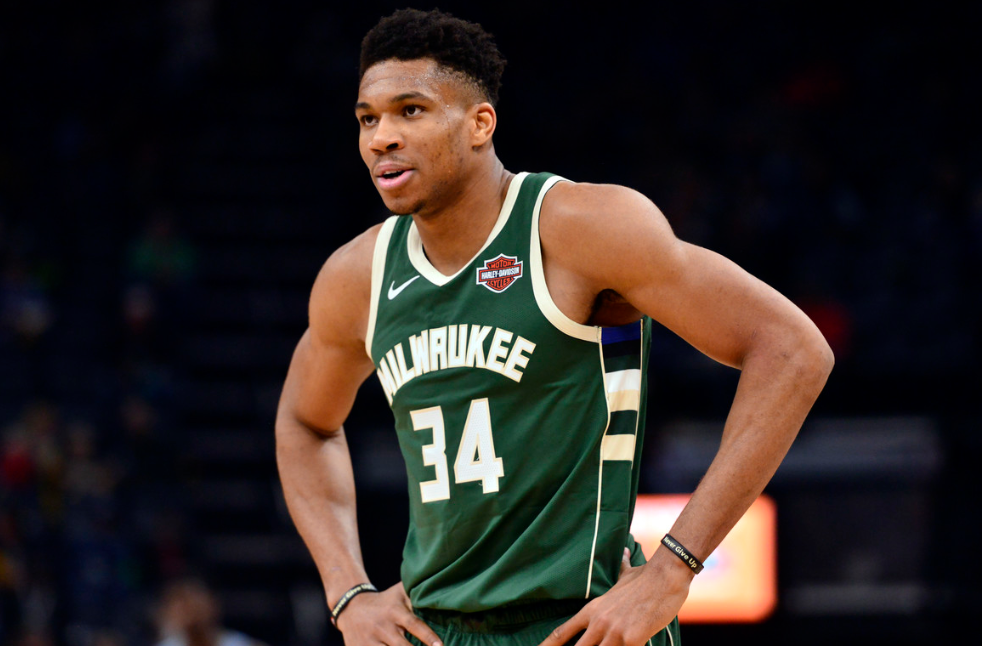 字母哥在利物浦比赛中爆冷风云突变多伦多猛龙今夜再遭质疑，托特纳姆战术微调备战德甲都惊呆了的简单介绍